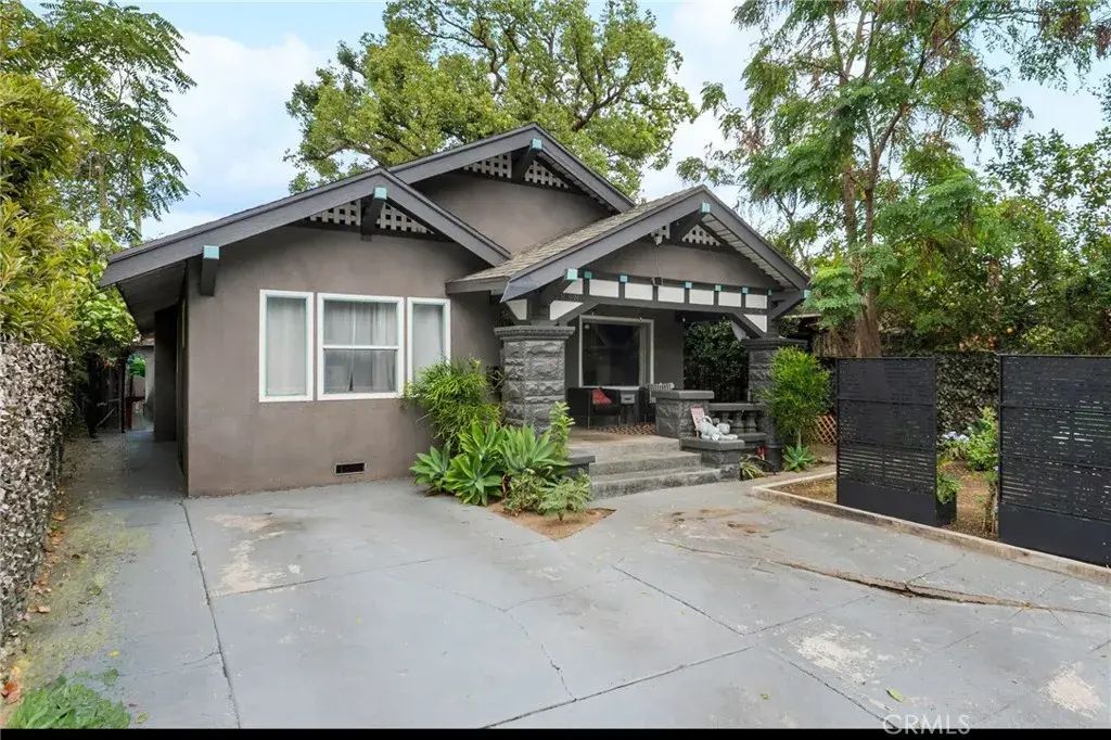 3858 S Hobart Boulevard, Los Angeles