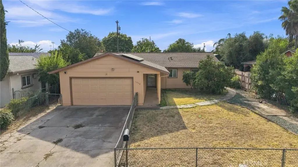 1954 Pinewood Way, Linda