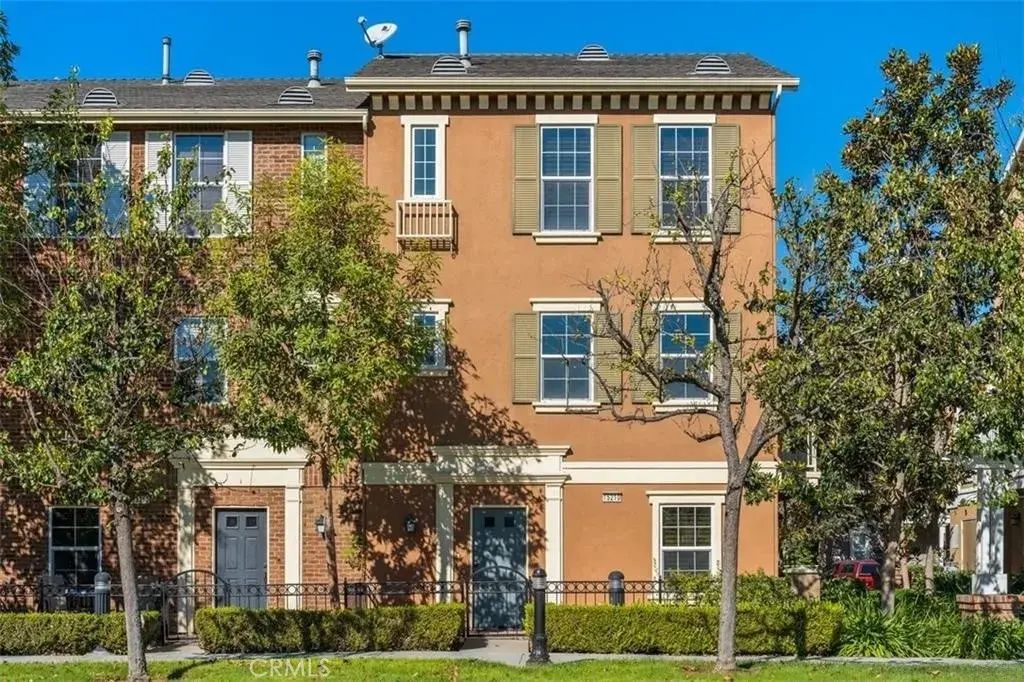 15210 Henry, Tustin