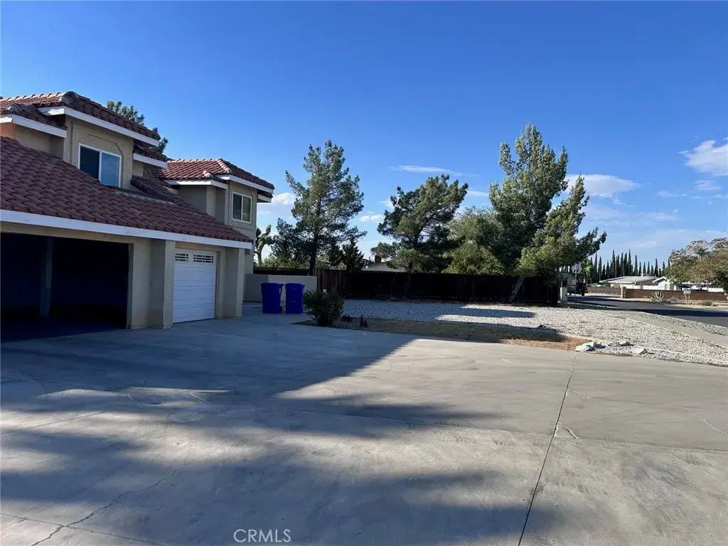 12490 Iroquois, Apple Valley
