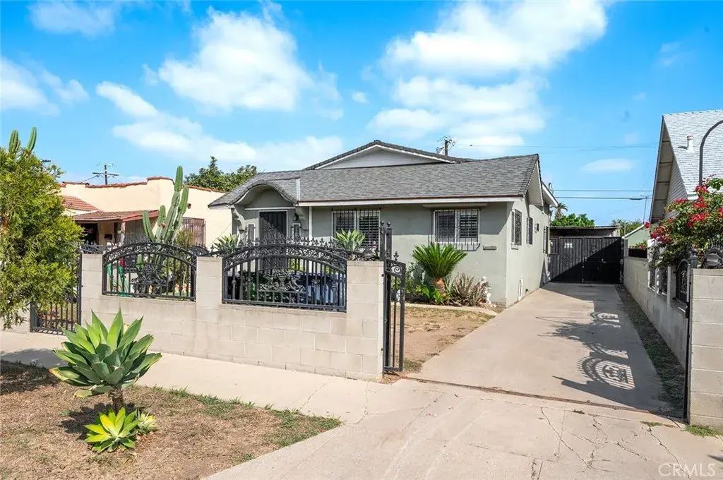827 W 104th Place, Los Angeles