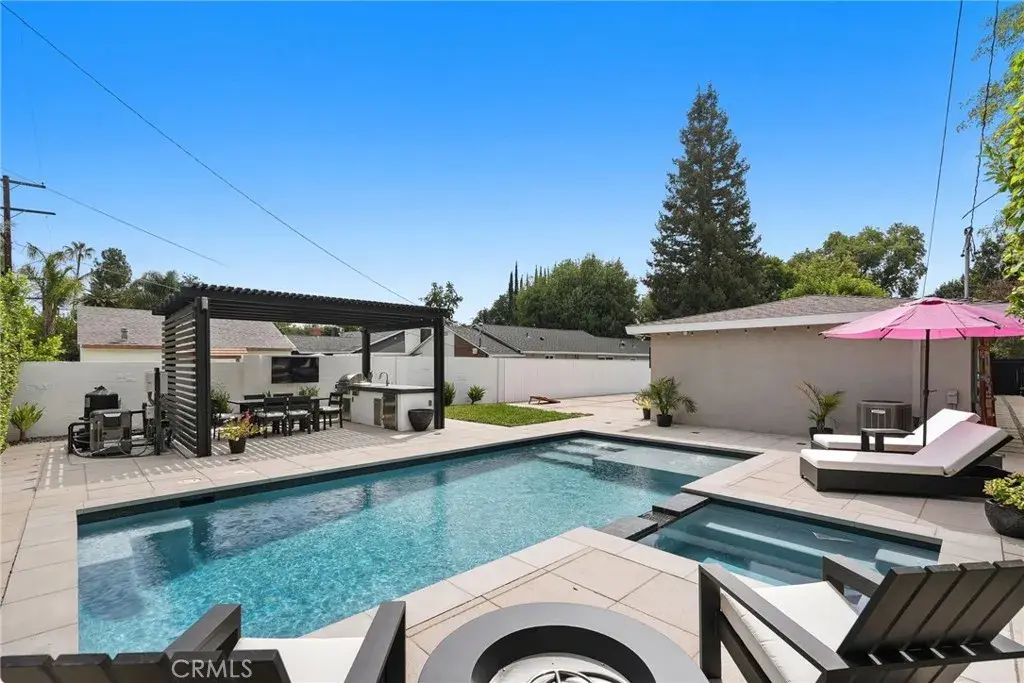 22641 Dolorosa, Los Angeles