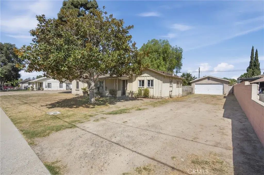 2425 W Occidental Street, Santa Ana