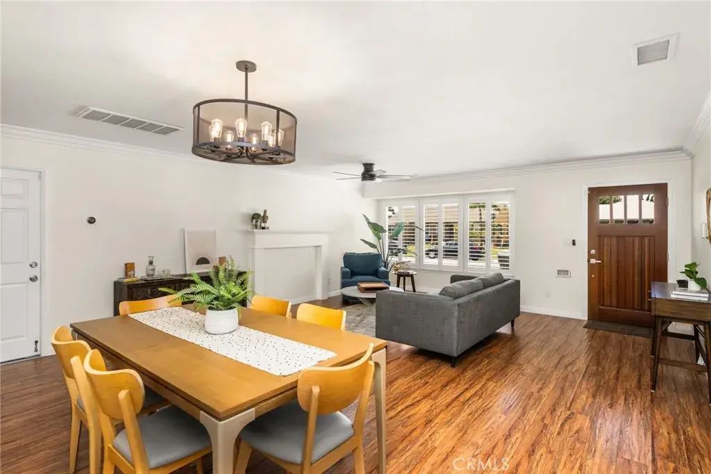 2152 N Greenbrier Road, Long Beach