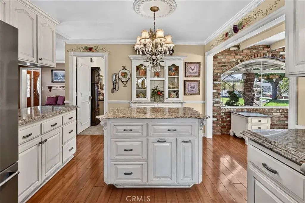 10248 Redwood Avenue, Fontana