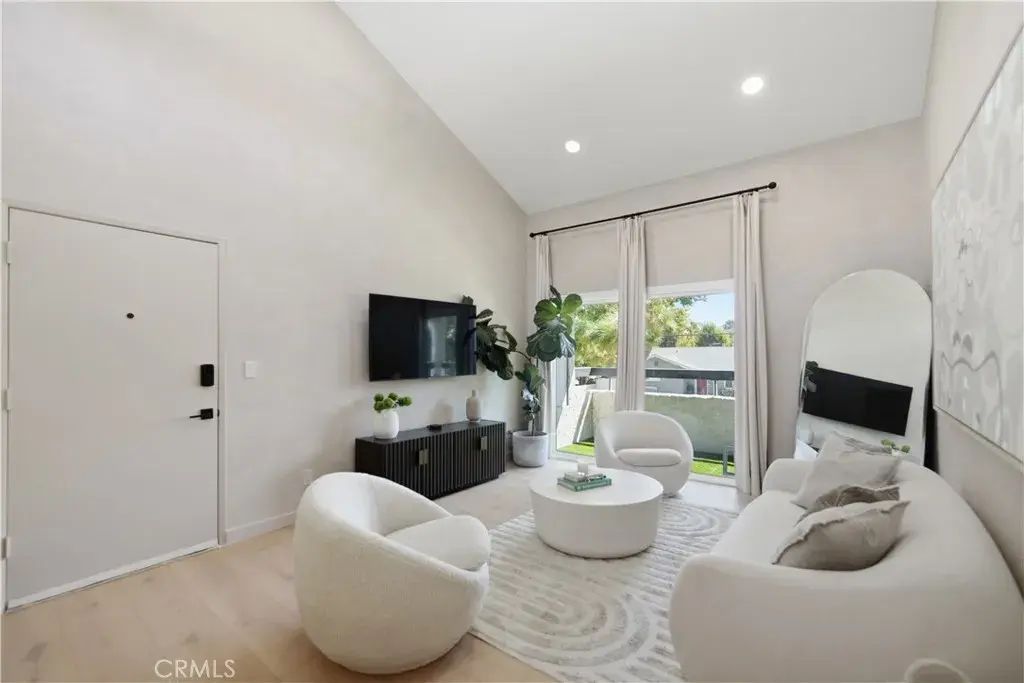 25039 Peachland Avenue 204, Newhall