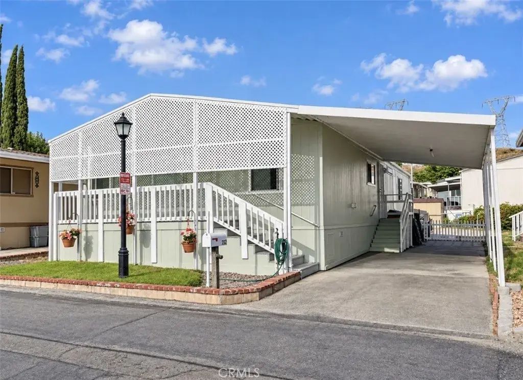 29021 Bouquet Canyon 252, Saugus