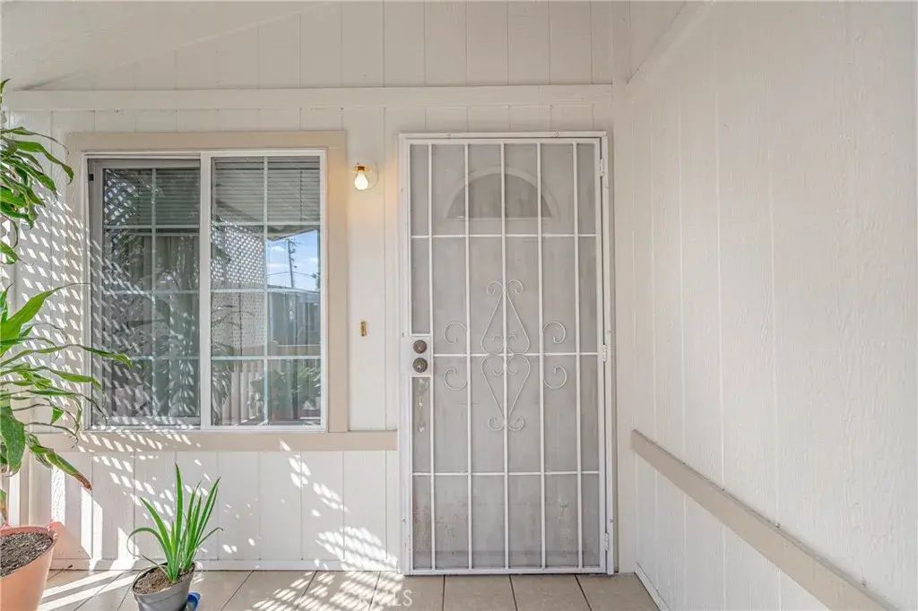 10001 W Frontage 113, South Gate
