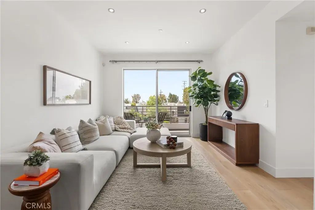 7857 W Manchester Avenue 201, Playa Del Rey