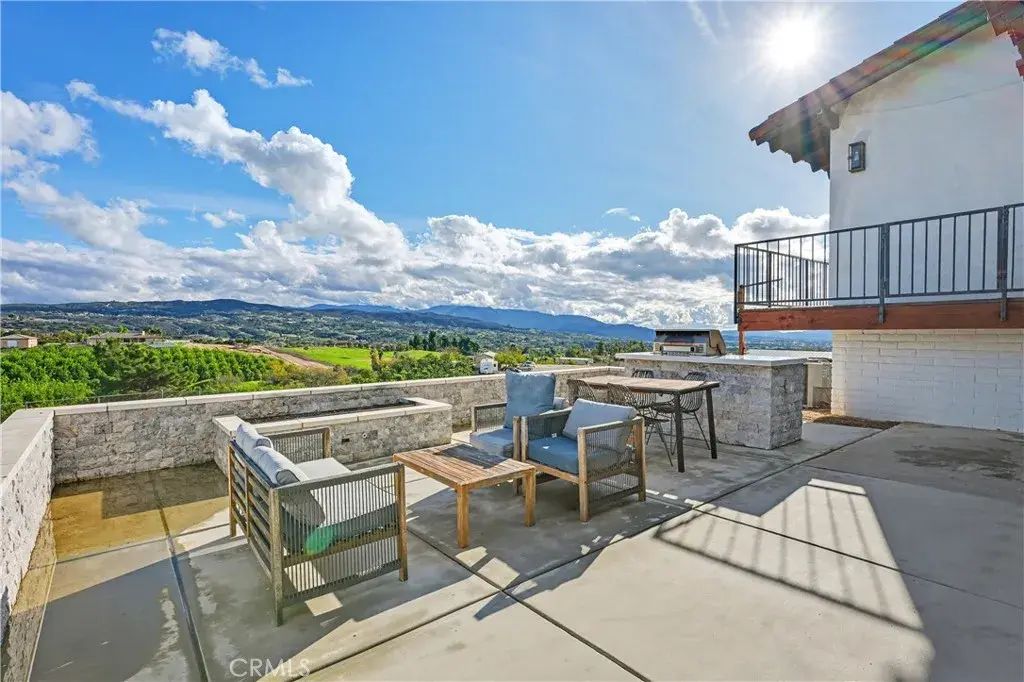38225 Camino Sierra, Temecula