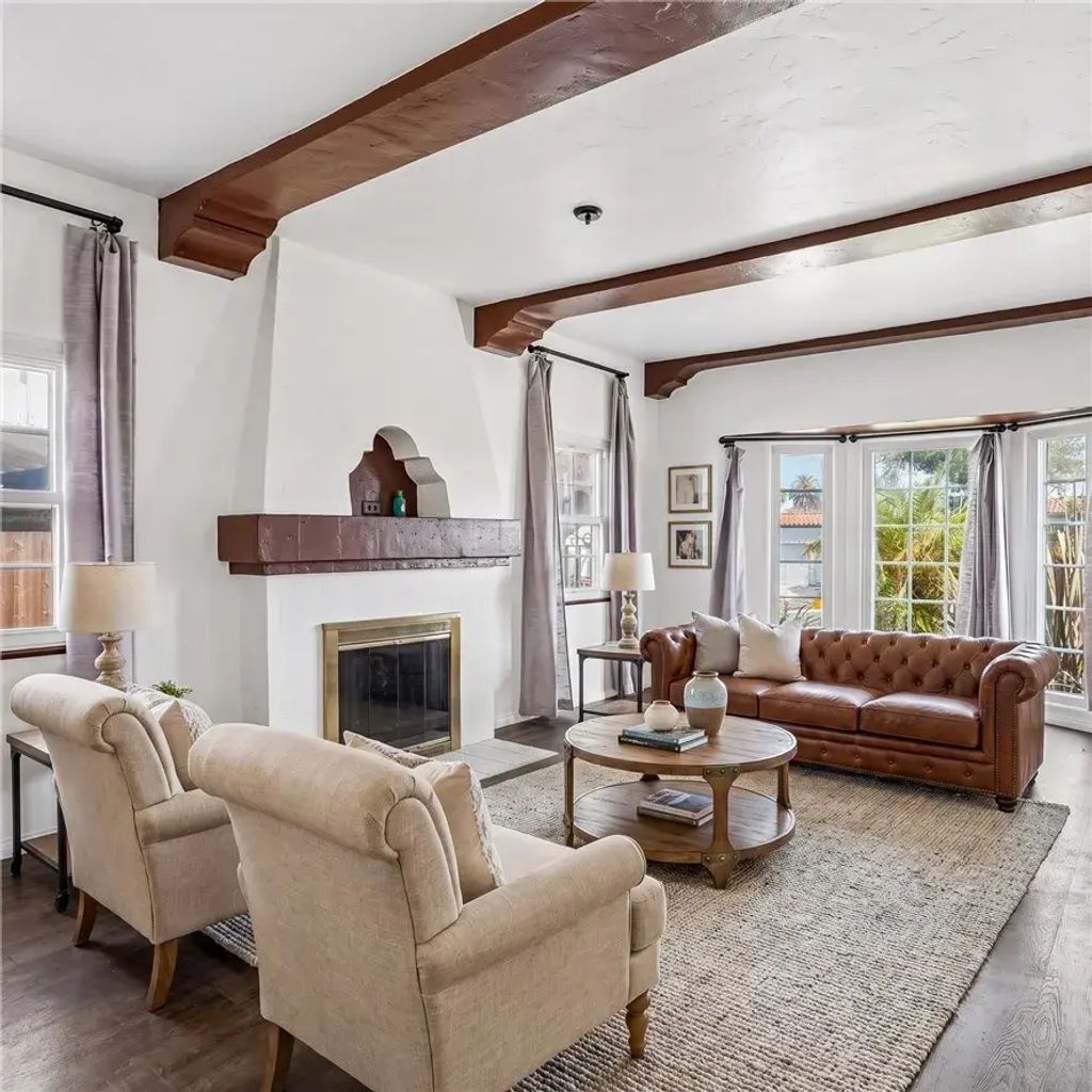 8319 S Van Ness Avenue, Inglewood