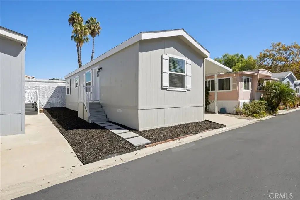 2193 Los Feliz 8, Thousand Oaks