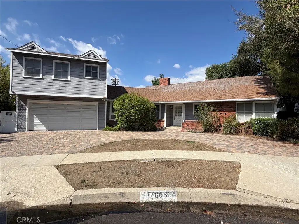 17605 Tarzana Street, Encino