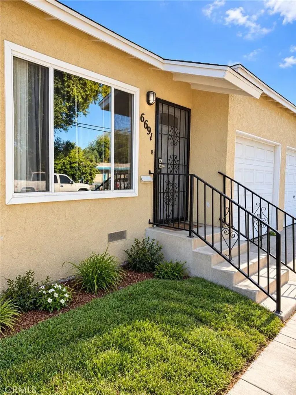 190 E 67th Street, Long Beach