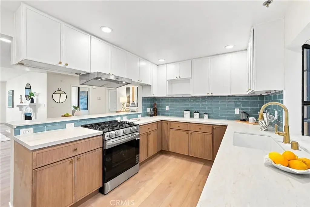 311 Bora Bora Way 118, Marina Del Rey