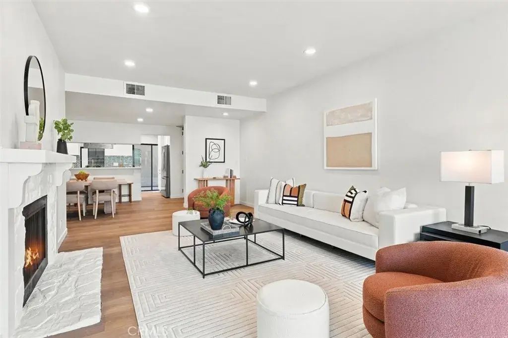 311 Bora Bora Way 118, Marina Del Rey