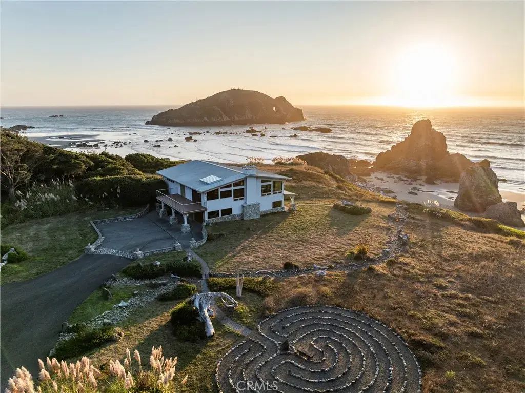 405 Island View, Smith River