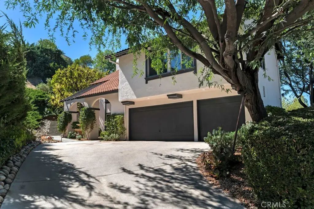 4481 Deanwood Drive, Woodland Hills