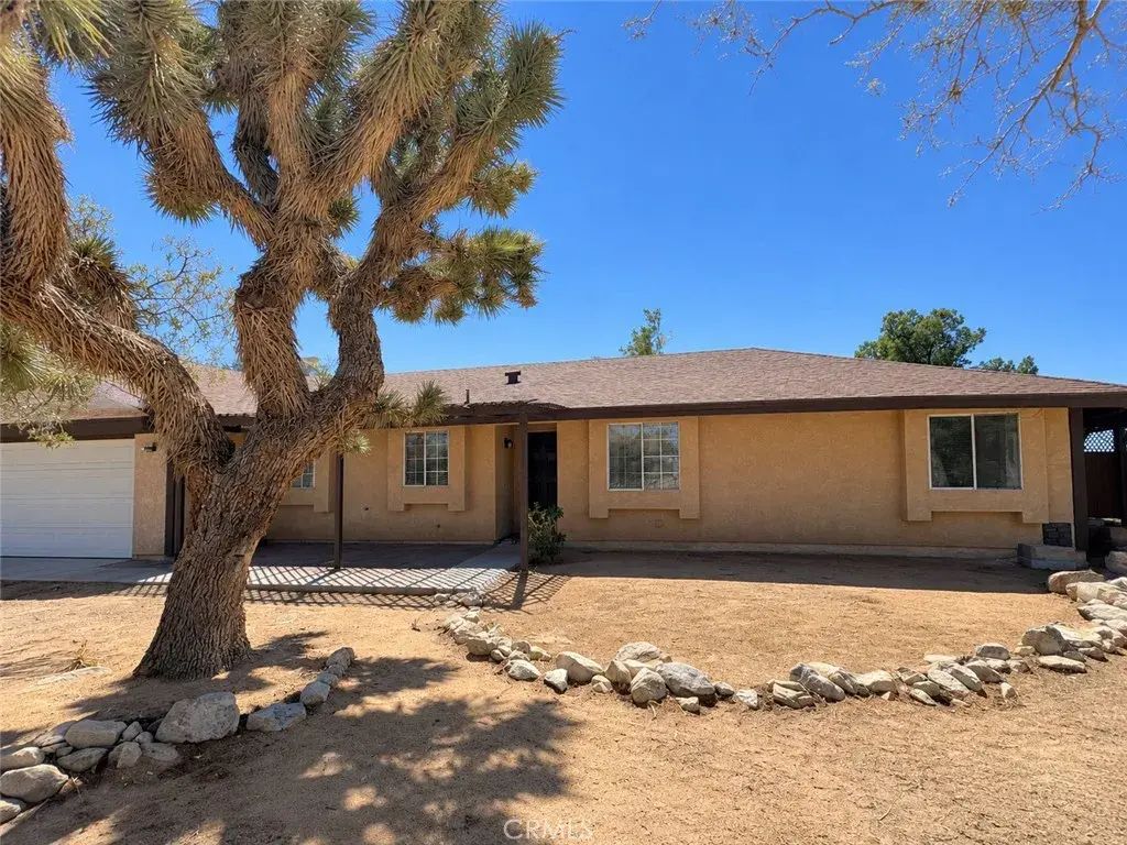 25095 Via Vista, Apple Valley