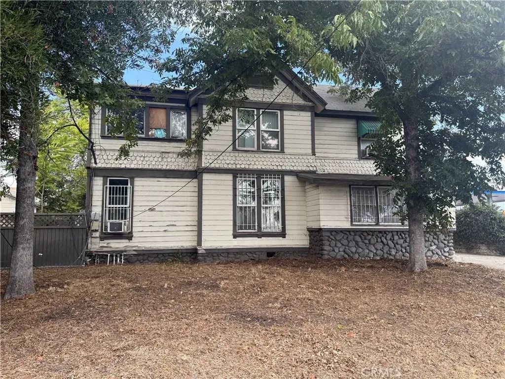 125 W Orange Grove, Pomona