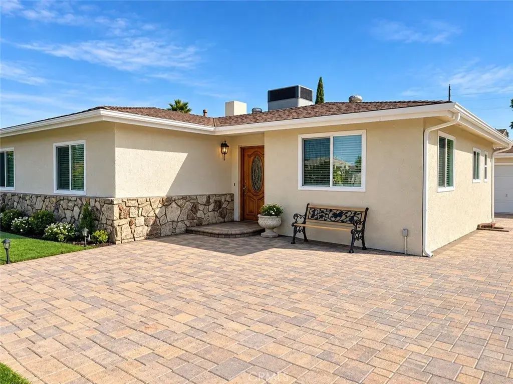 11246 Lull Street, Sun Valley