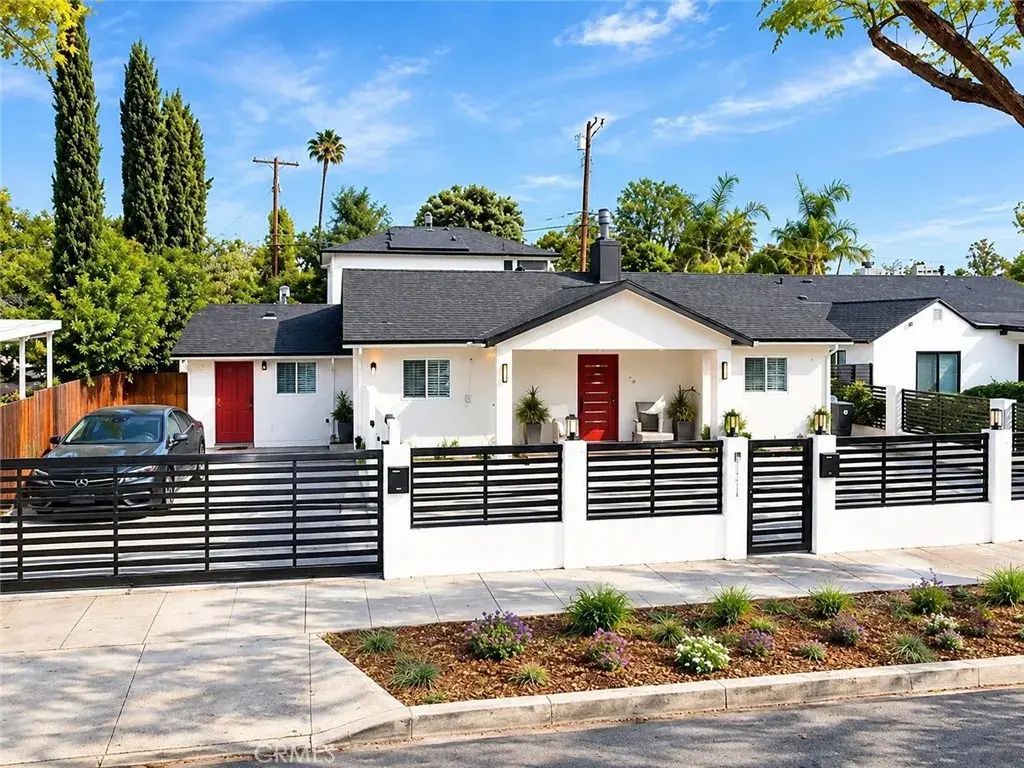 8216 Encino Avenue, Northridge