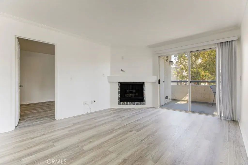 5515 Canoga Ave 105, Woodland Hills