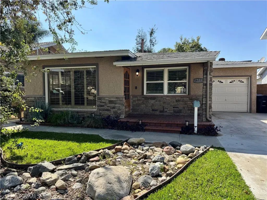 16221 Grand, Bellflower