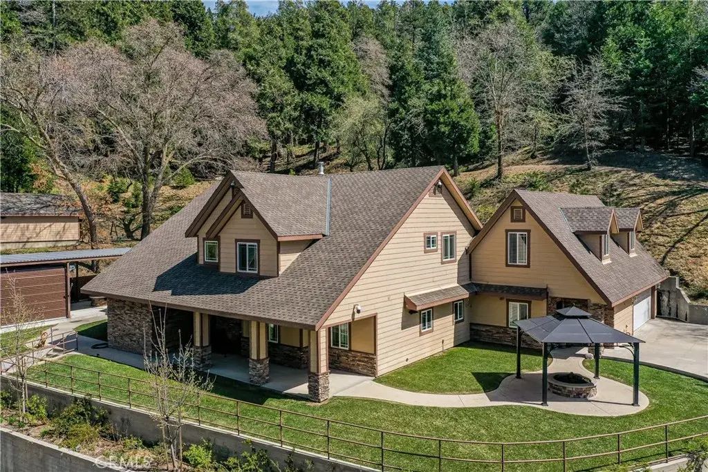 919 Venus Way, Crestline