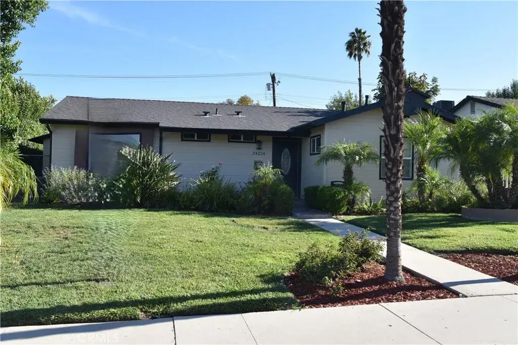 24224 Victory, Woodland Hills