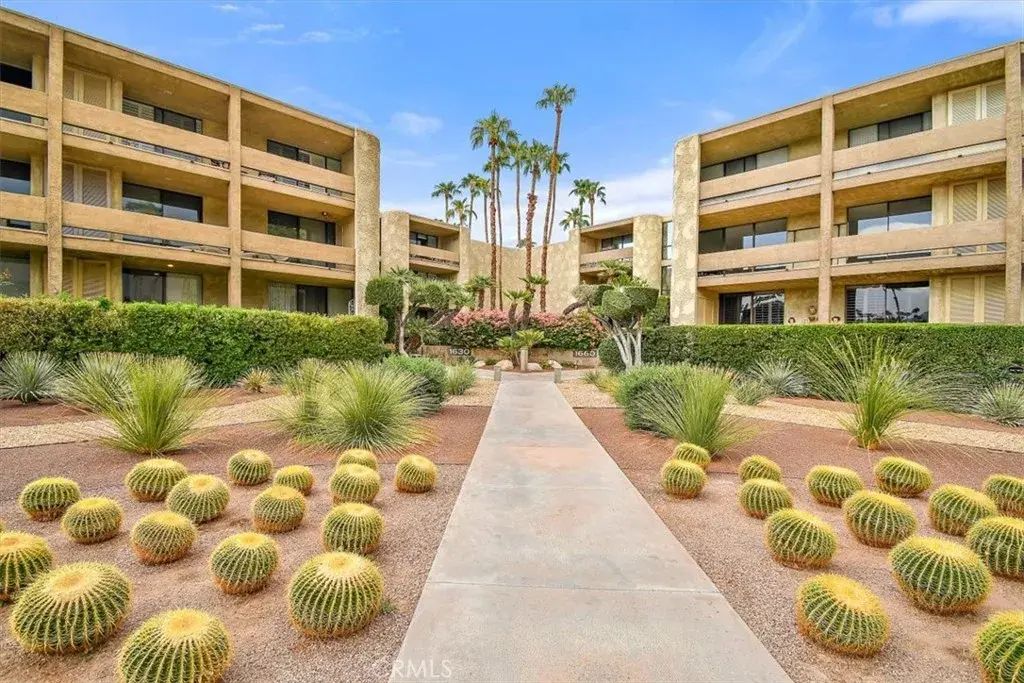 1660 S La Reina Way 2d, Palm Springs