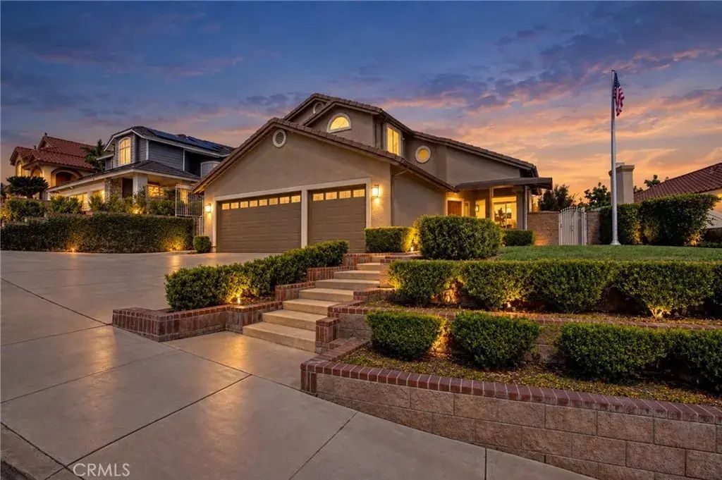 445 Somerset Circle, Corona