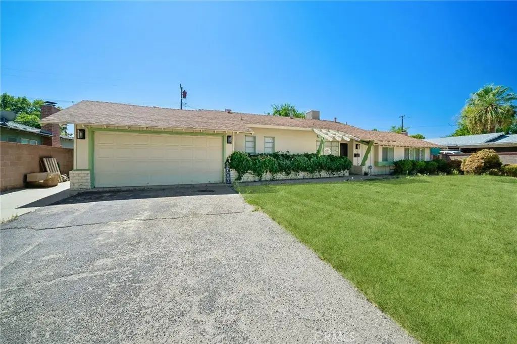 1112 E Avenue J4, Lancaster