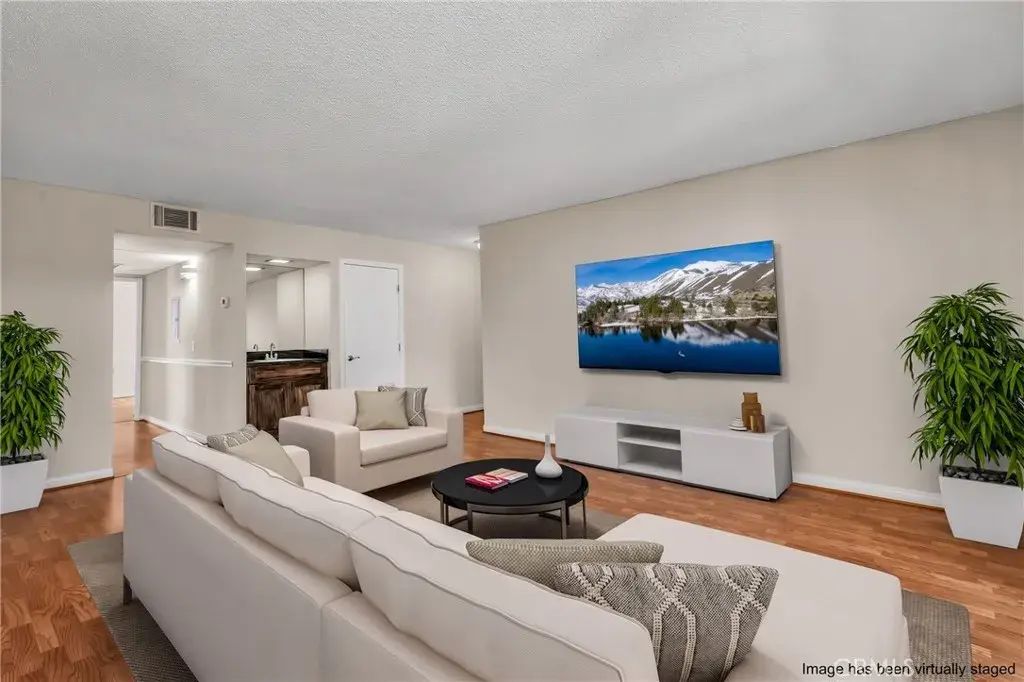 23675 Park Capri, Calabasas