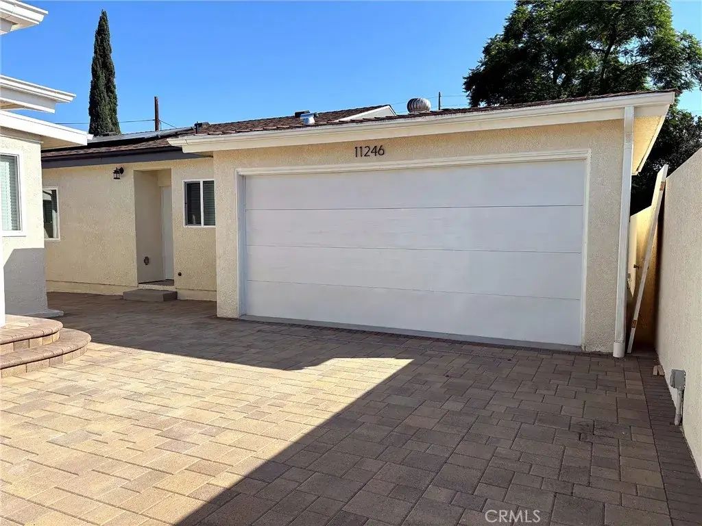 11246 Lull Street, Sun Valley