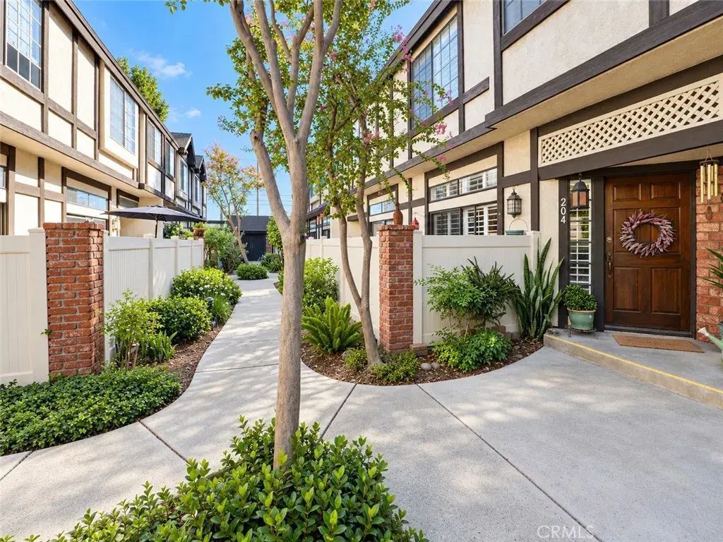20737 Roscoe Boulevard 204, Winnetka