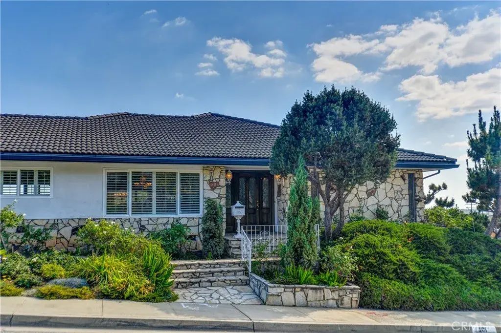 201 E Burke Dr, Montebello