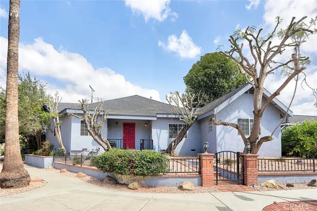 7700 Isis Avenue, Los Angeles