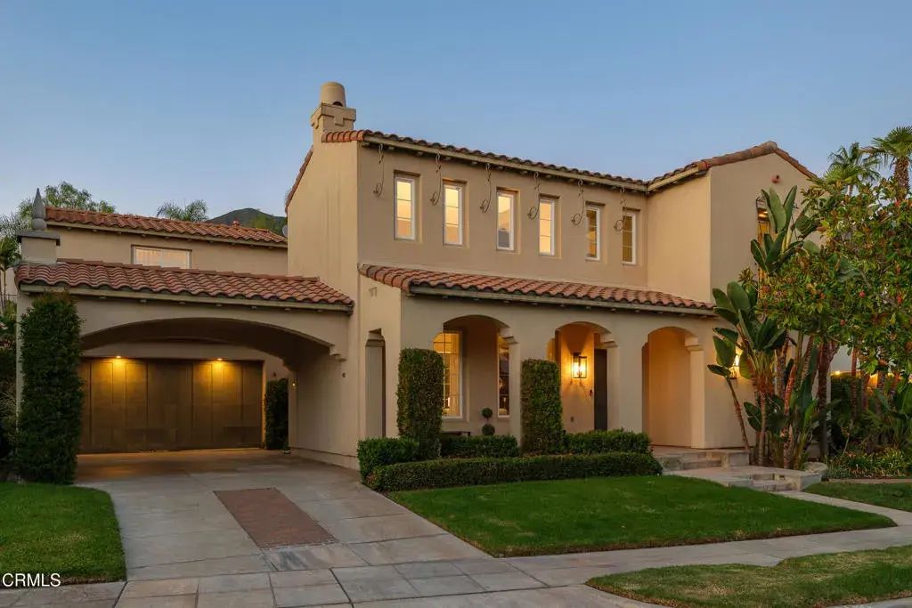 813 W Gabrielino Court, Altadena