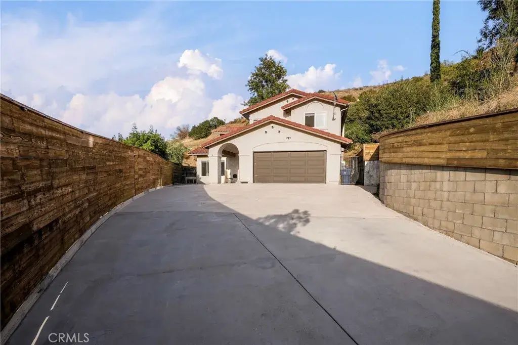 10110 Sunland Boulevard, Shadow Hills