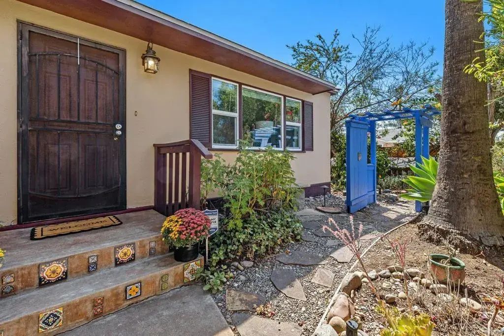 4163 Poplar Street, 