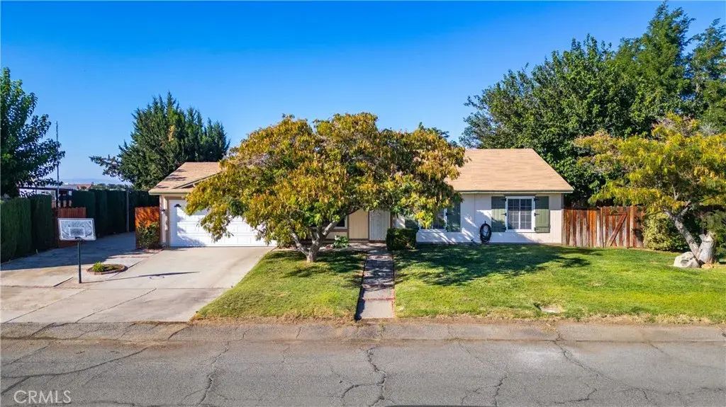 17247 Mossdale, Lancaster