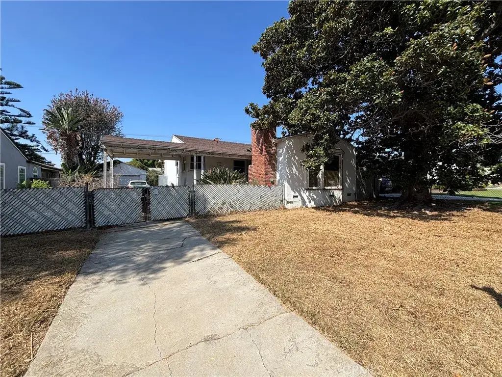 9805 S 4th, Inglewood