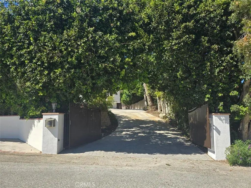 3 Saddlebow Lane, Rolling Hills Estates