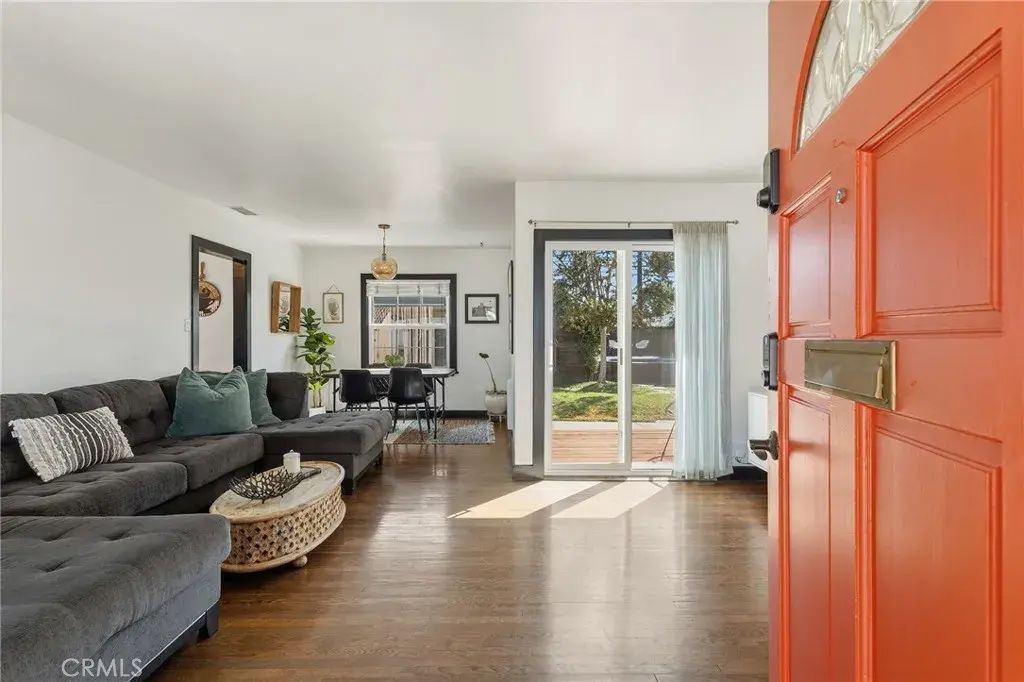 6636 Yarmouth, Reseda