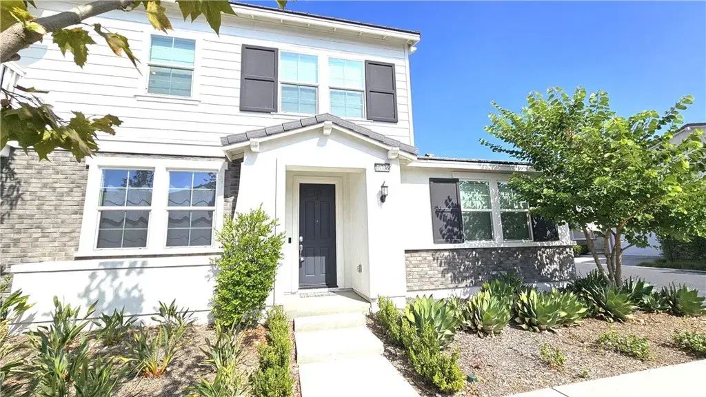 16736 Stags Leap, Fontana