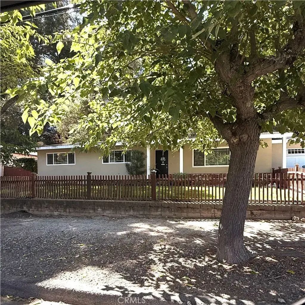 42 12th, Paso Robles