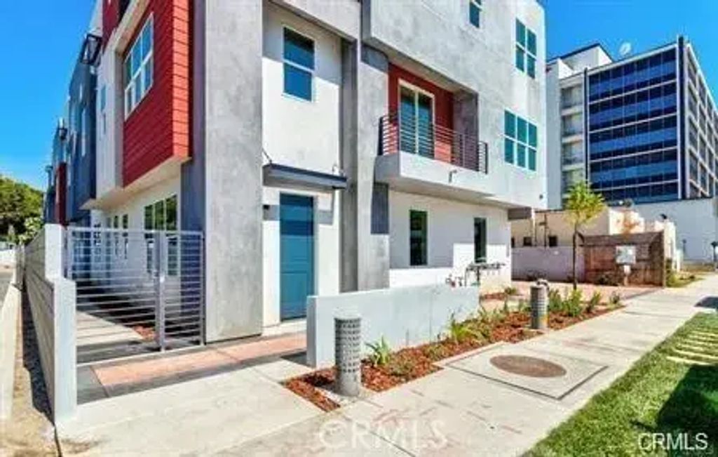 8117 2nd 105, Downey