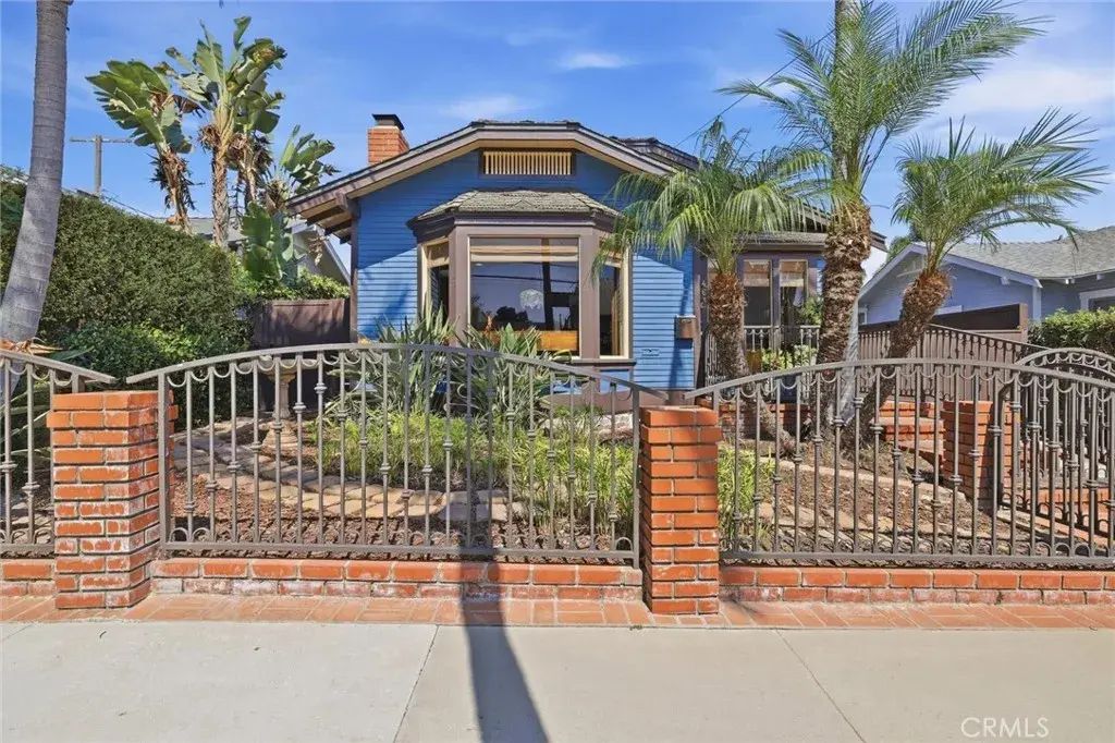 4637 E Colorado Street, Long Beach