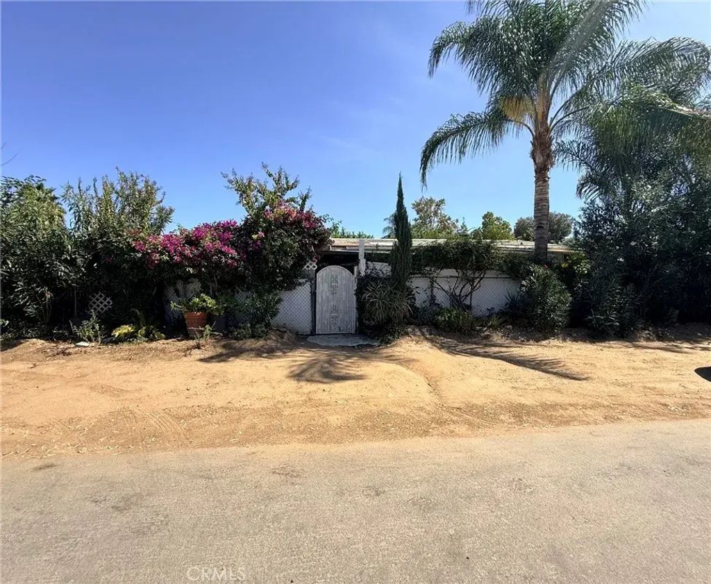 21240 Illinois, Wildomar
